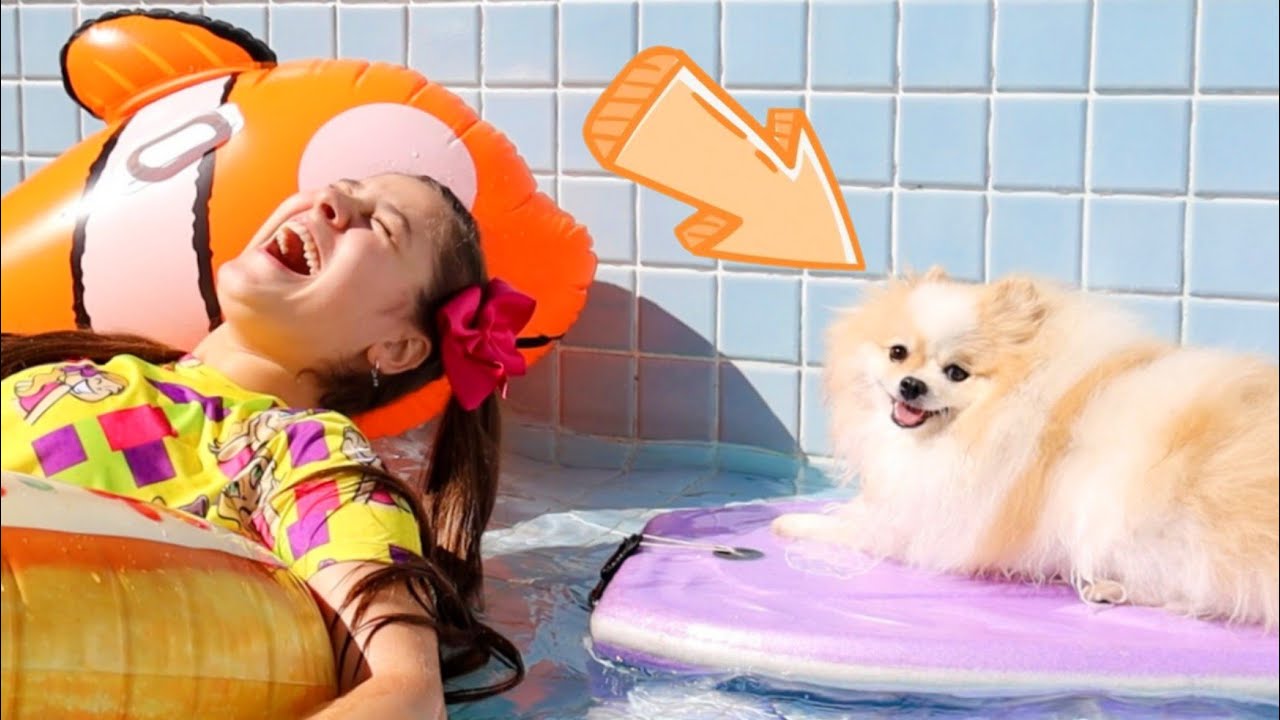SERÁ QUE A BELINHA SABE SURFAR NA PISCINA? ☆ Mileninha ☆