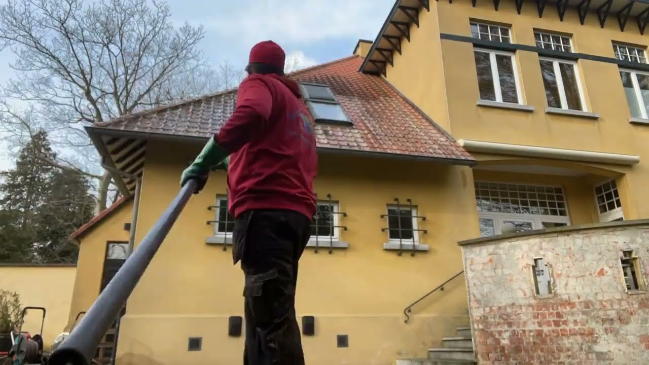 Ecologisch reinigen van daken zonder hogedruk en zonder het dak te betreden,
