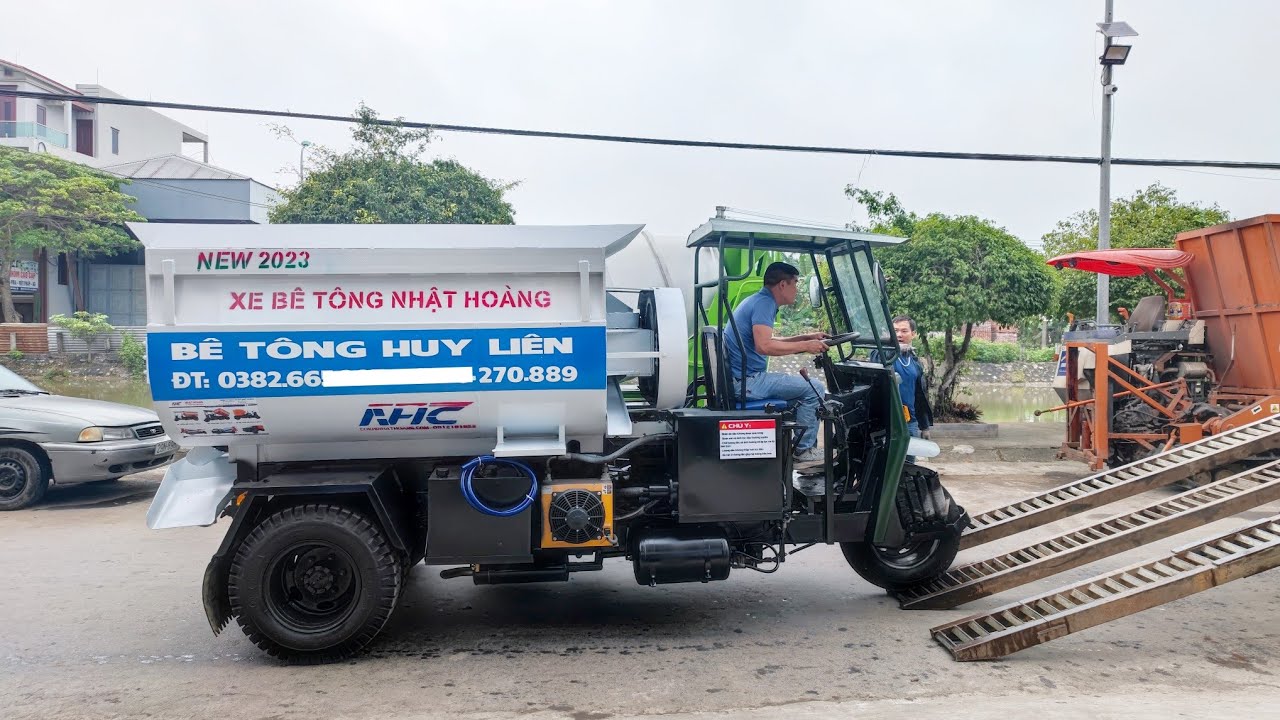 Quá Trình Trộn Bê Tông Trực Tiếp Của Xe 2 Trục Đảo 2,5 khối - 0912.181.822