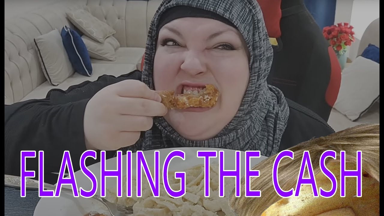 Foodie Beauty tries to flex her wealth to her haydurs