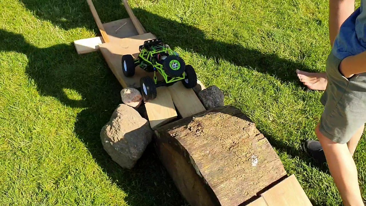 Wltoys 12428 - crawling instead of rockracing :)