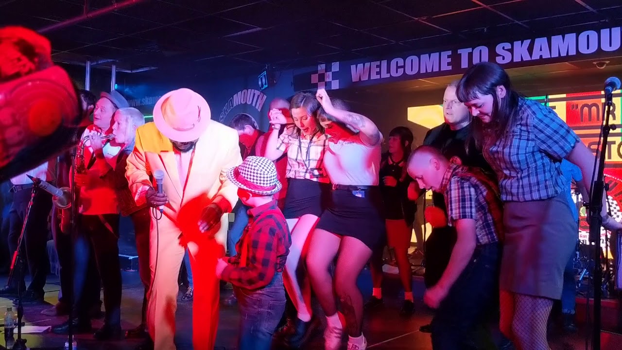 Skinhead Girls Storm the Stage at Skamouth | Roy Ellis Performs “Skinhead Moonstomp” Live