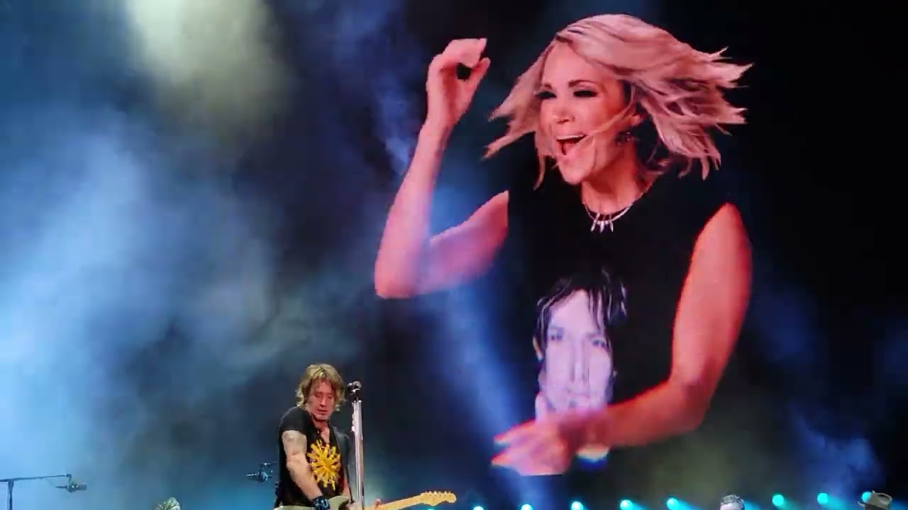 Keith Urban performing 