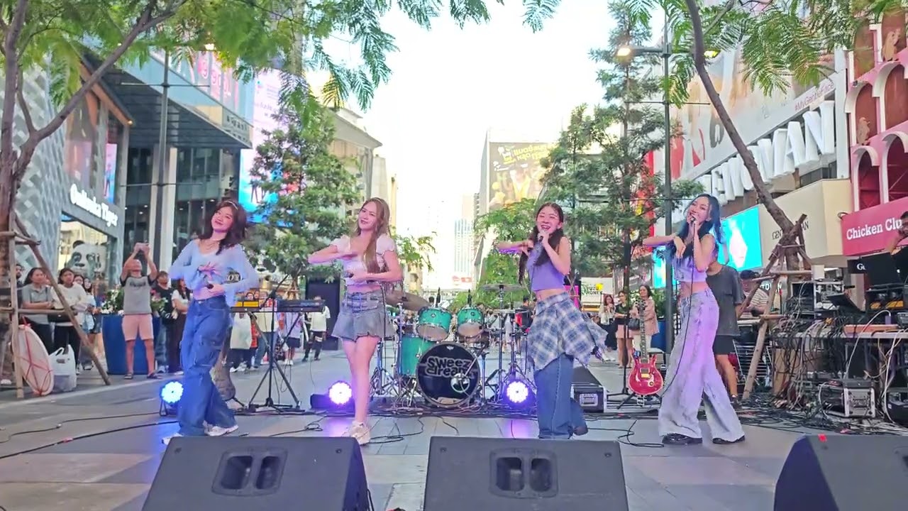 Sugar 'n Spice : คาถาหาเธอ (Horogals) @ Siam Square Summerful Street - Siam Square【4K 60FPS】
