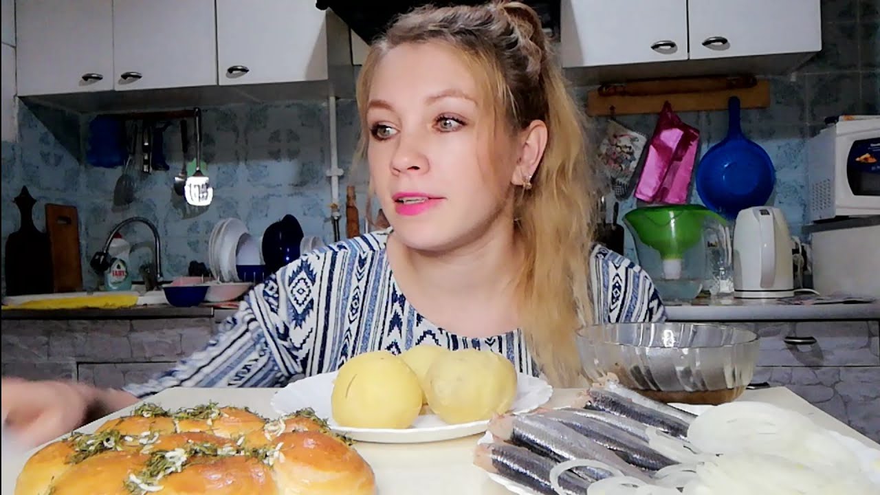 Мукбанг рыба картошка домашний хлеб//самый большой заказ пирожков.