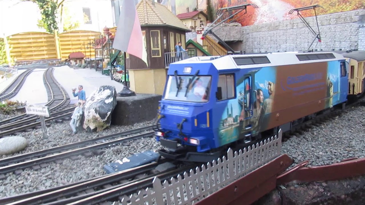 Osterfahren mit der MOB auf der RKB. Lok Golden Pass Line  vor Golden Mountain Pullman Express Wagen