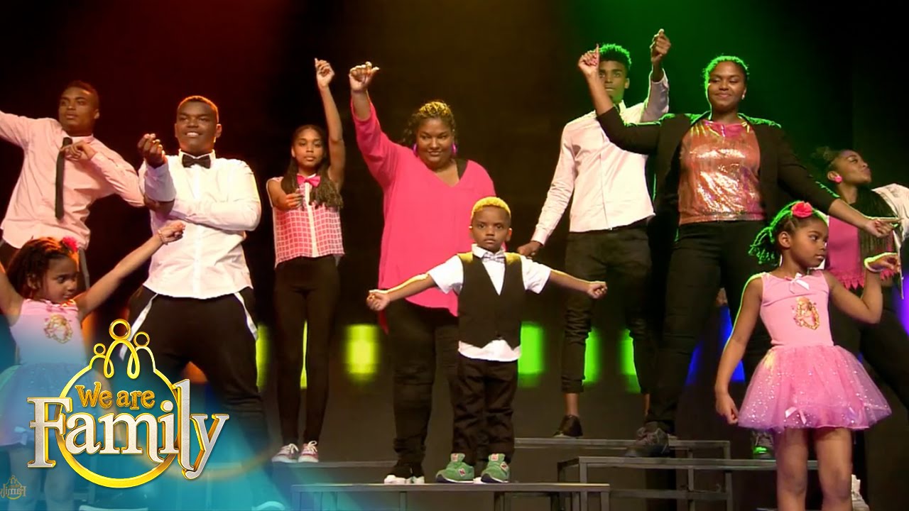 'Uptown Funk' met de funky familie Baumgard | We Are Family 2015 | SBS6