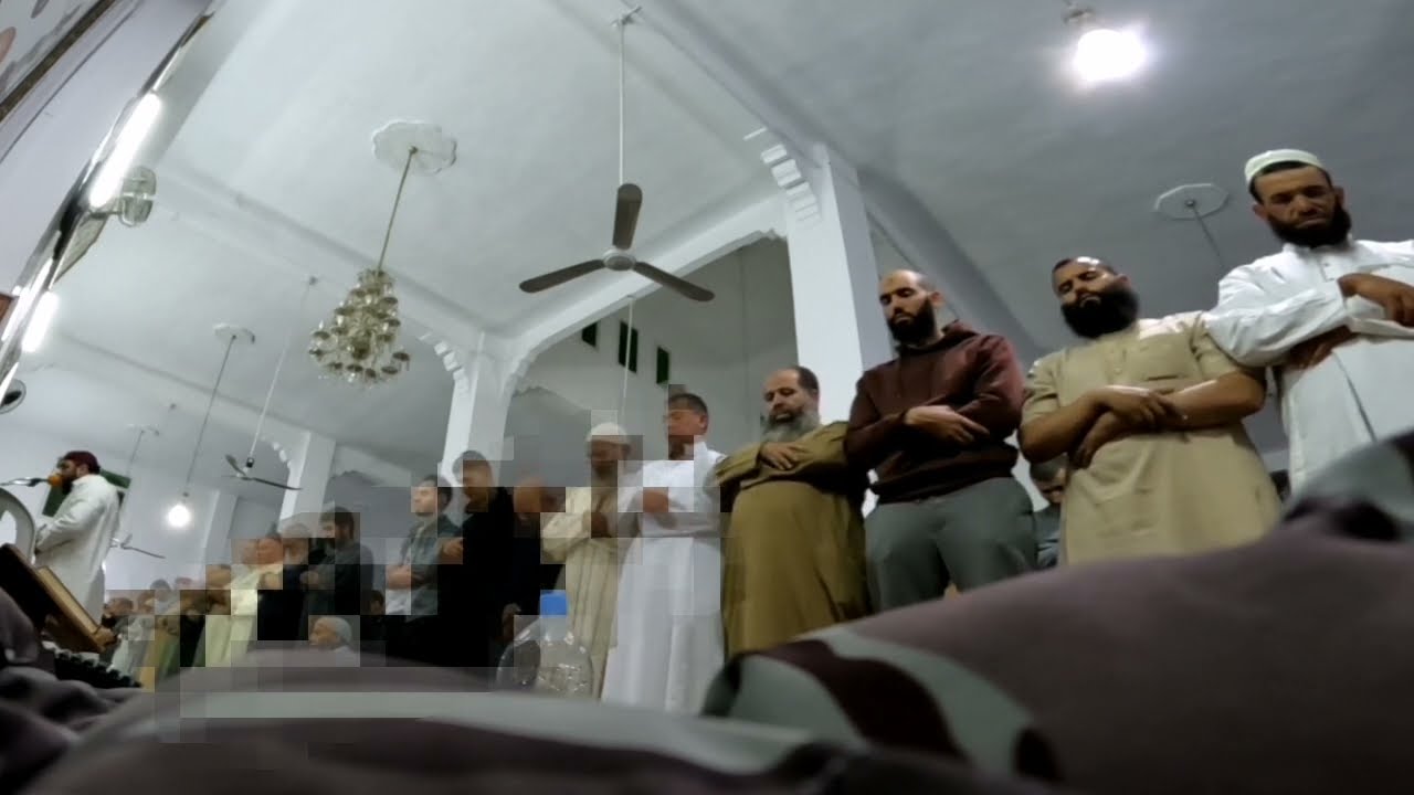 صلاة التراويح حية قلب مدينة فاس من وراء الفقيه عبد الإله الطاهري صاحب صوت الذي يليق بفخامة كتاب الله