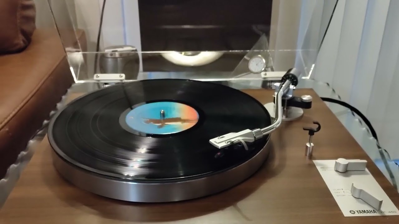Yamaha YP-450 Turntable. Horiatis76.com