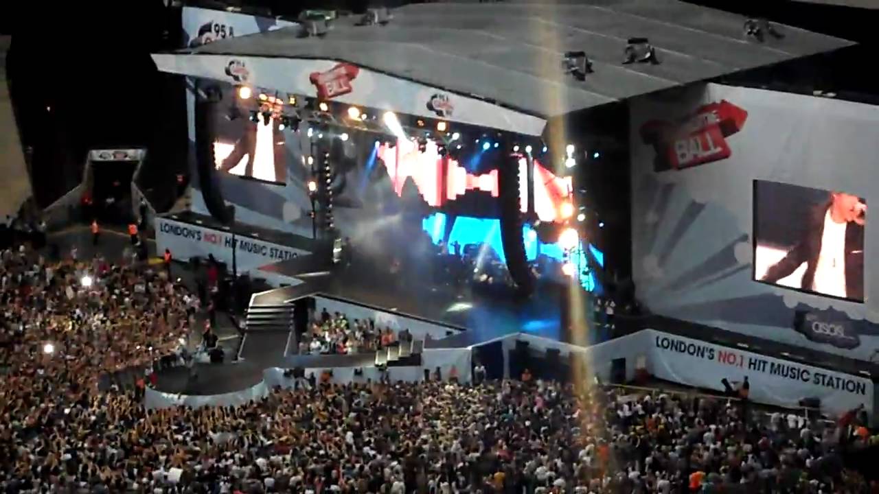 Justin Bieber Ft Sean Kingston - Eenie Meenie (LIVE) 2010 Summertime Ball Capital FM (HD)