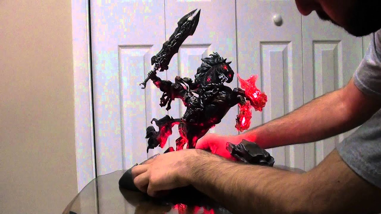 Mas' Darksiders Collection 002 - War and Ruin State of the Art Statue