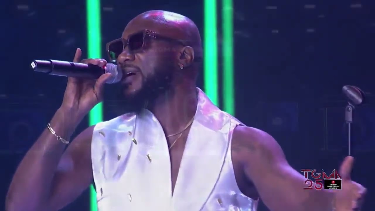 Legendary Tribute: Kwabena Kwabena, Akwaboa, Fameye, and Epixode Perform for Lifetime Amakye Dede