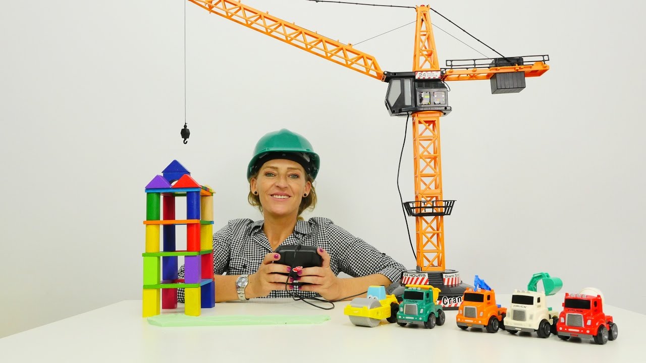 Spielspa&szlig; auf der Baustelle - F&uuml;r den Kran, den Bagger und den Laster gibts viel zu tun
