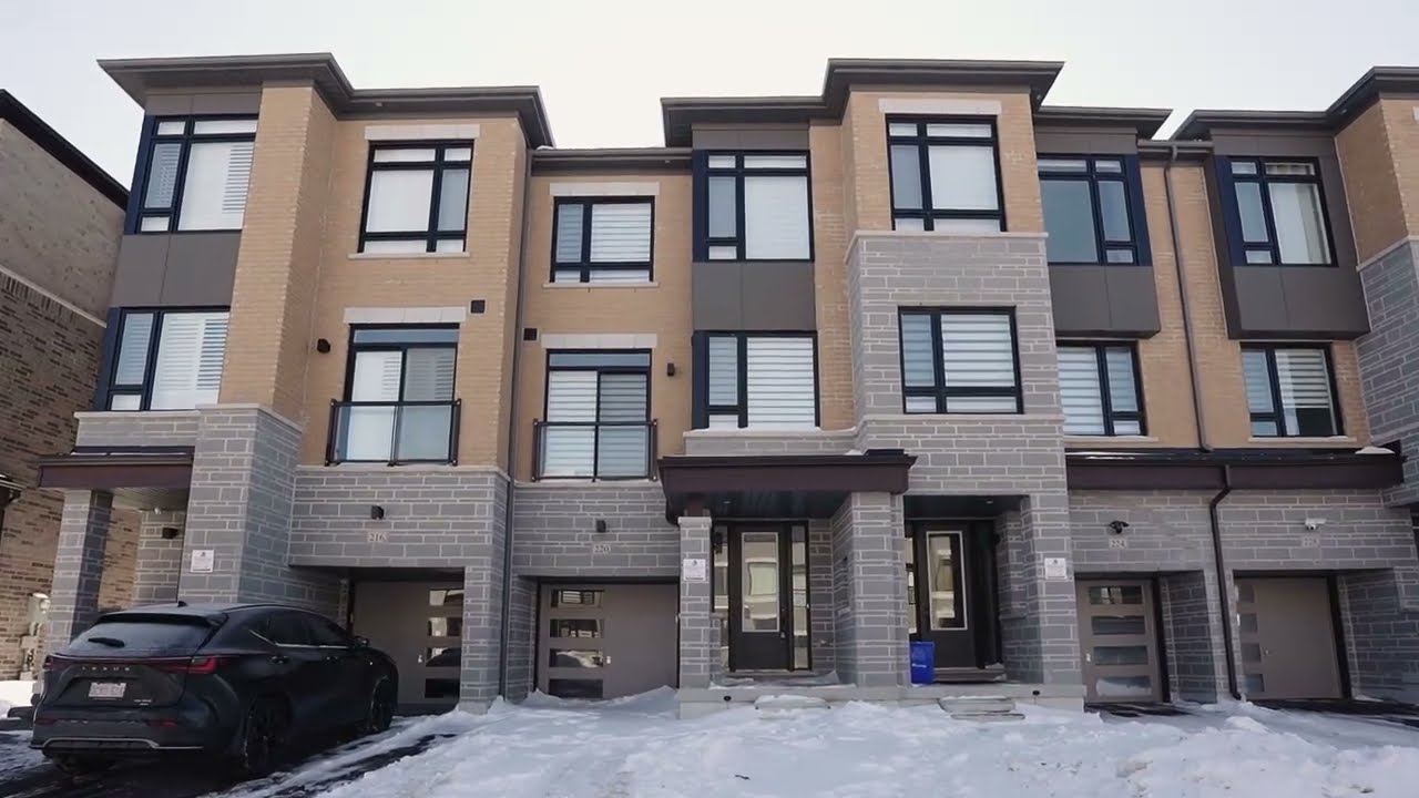 Luxury Townhome for Rent in Vaughan | 220 Tennant Circle | Groupe Copley