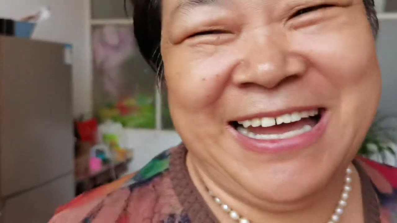 妈妈养育我20年不容易，我想把最贴心的礼物送她，我爱妈妈，带大家看看最贴心的礼物是啥？