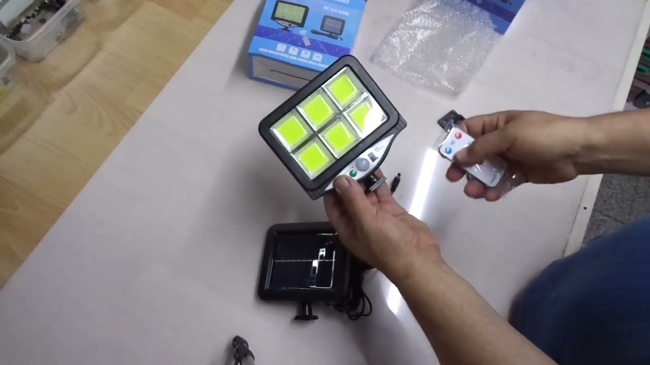 KIT faretto led da 10 euro  a Energia Solare ricaricabile con Pannello Fotovoltaico