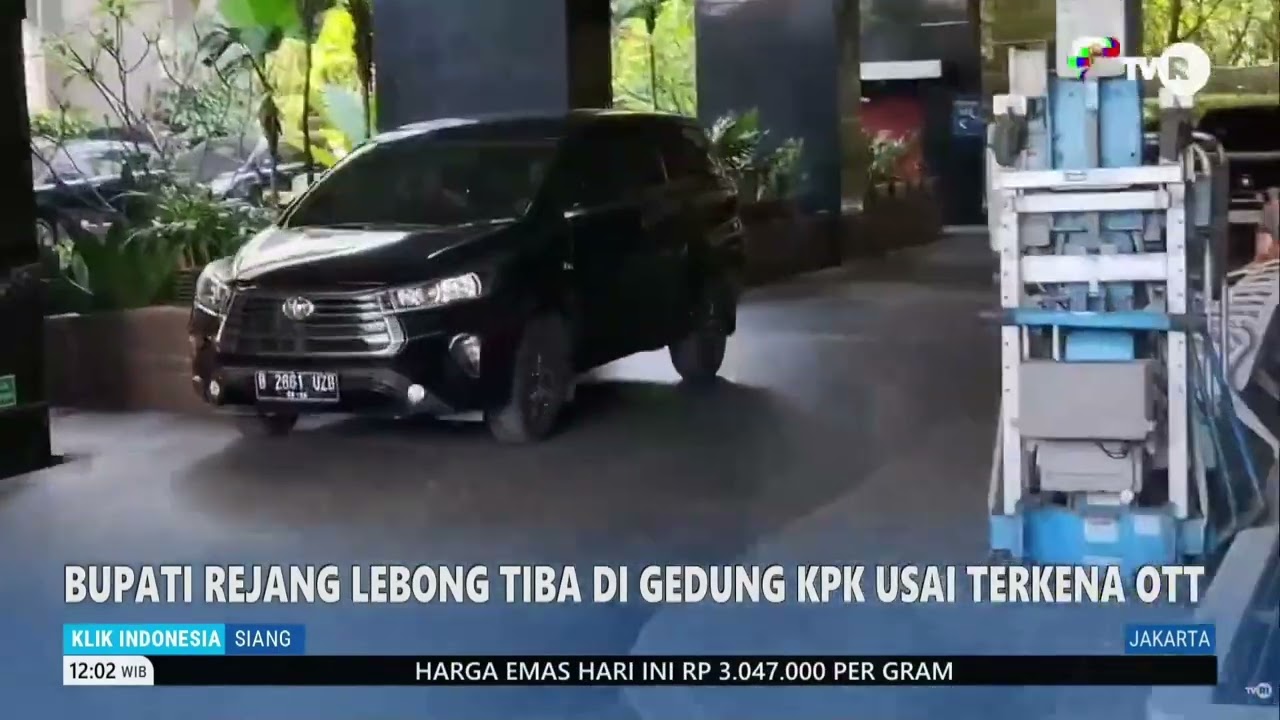 Bupati Rejang Lebong Tiba Di Gedung KPK Usai Terkena OTT