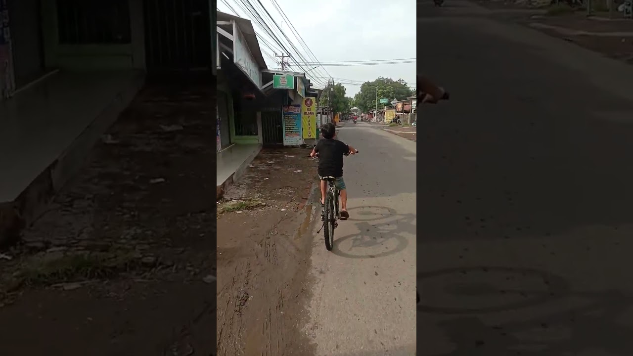 Naik sepeda di pagi hari,di sekitar daerah Japura
