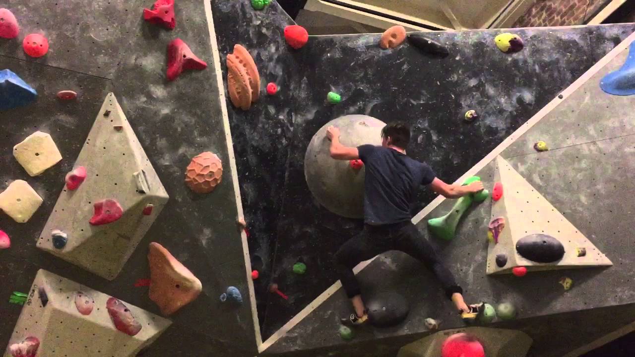 Bouldering (bloc) V5 London Castle climbing center