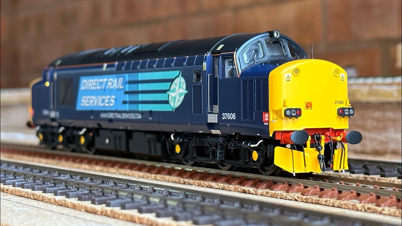 New Accurascale Class 37/6 - 37606 in DRS Compass livery with DCC Sound on Greenford