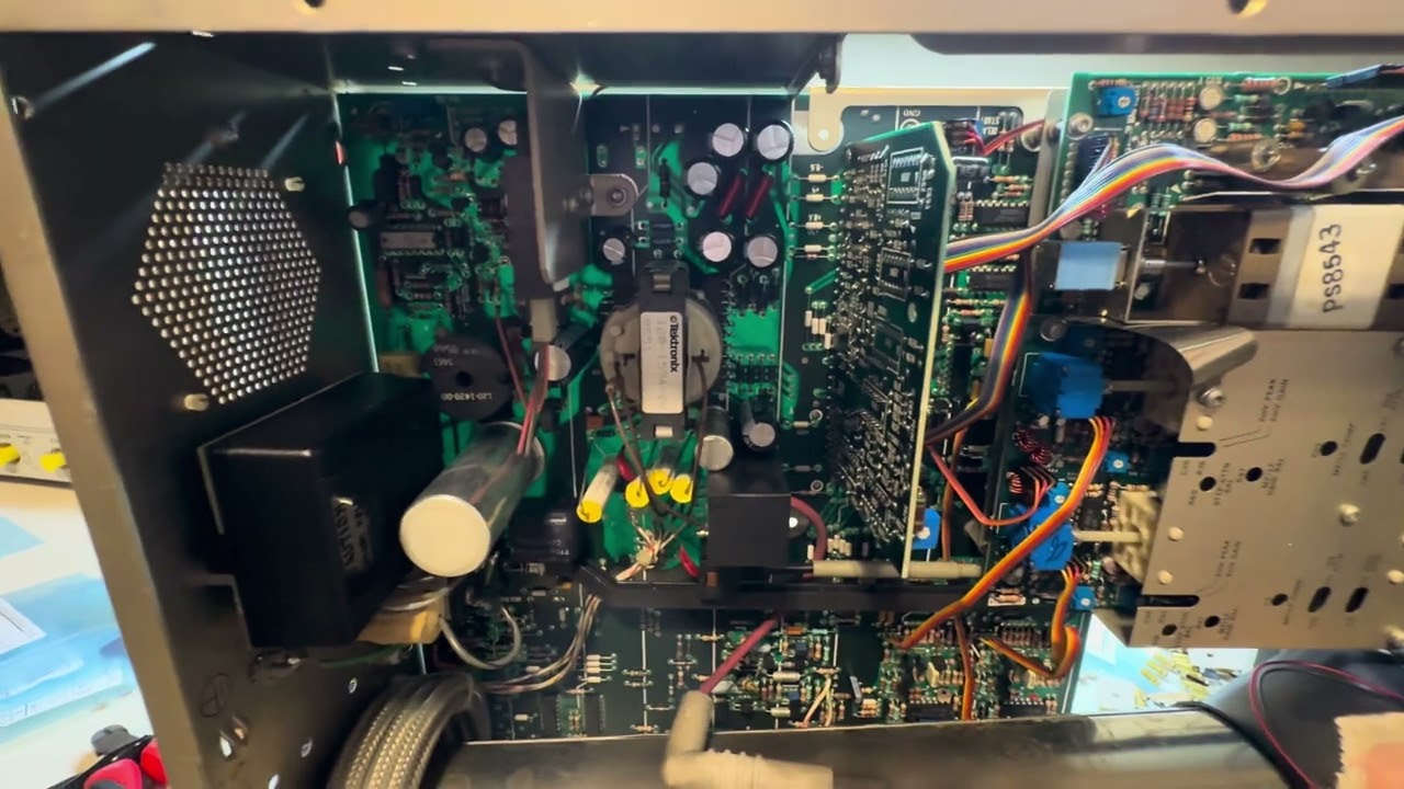 Tektronix 2235 100 MHz 2 Channel Oscilloscope Preventative Service Part 2