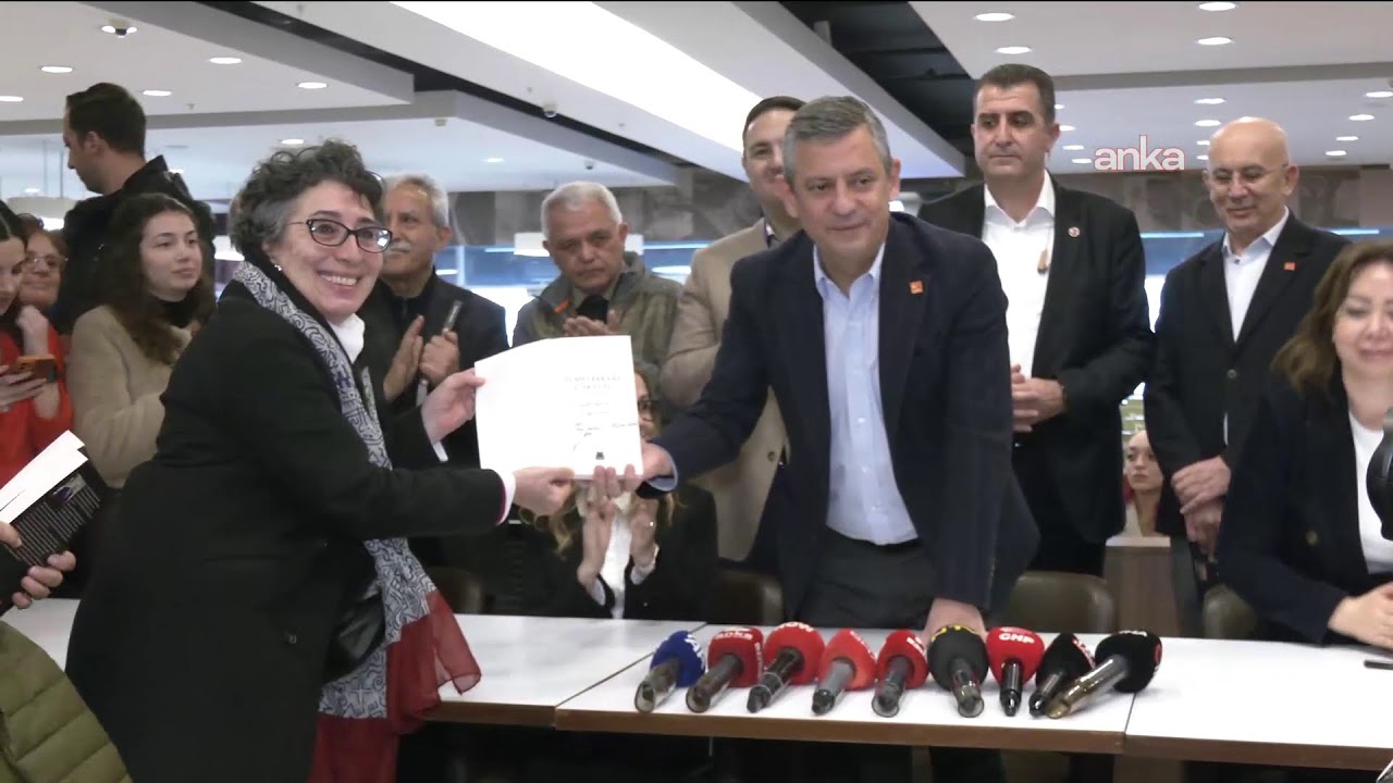 CHP Genel Başkanı &Ouml;zg&uuml;r &Ouml;zel imza g&uuml;n&uuml;nde a&ccedil;ıklama yapıyor / Ankara #Canlı