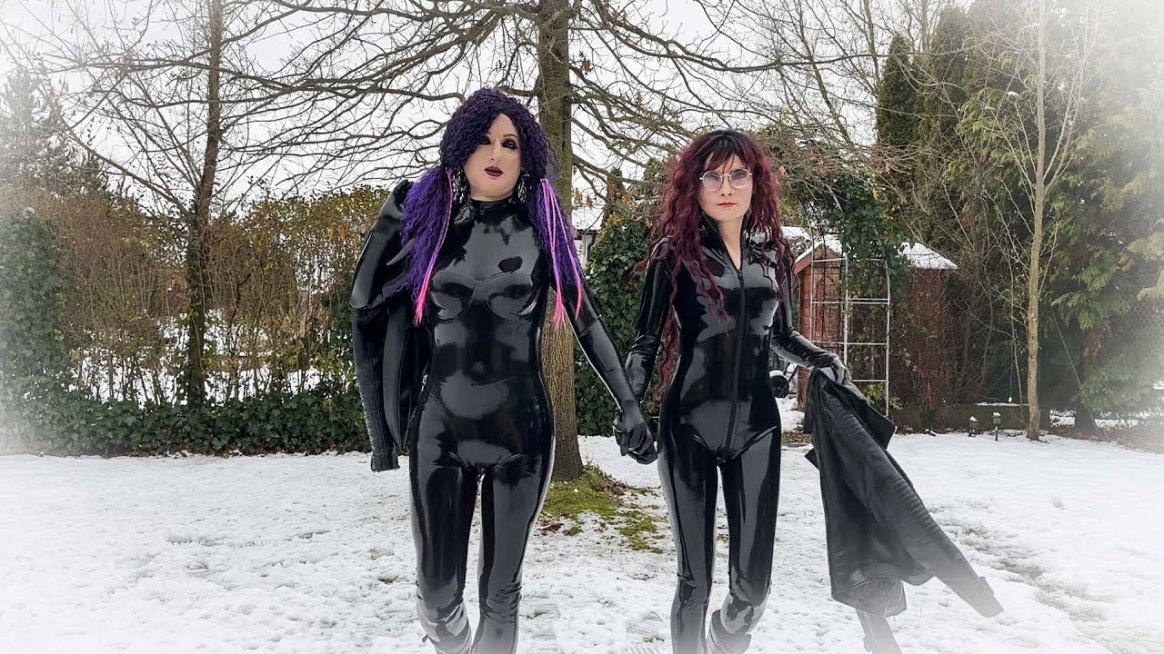 Latexina and Valentina in black