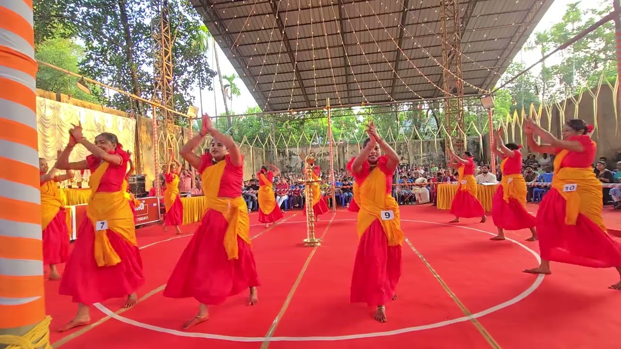 Muppathi mukkodi പൊളിച്ചടുക്കിയ കൈകൊട്ടിക്കളി Malayalam Devotional  മുപ്പത്തി മുക്കോടി ദേവകൾ എന്നും