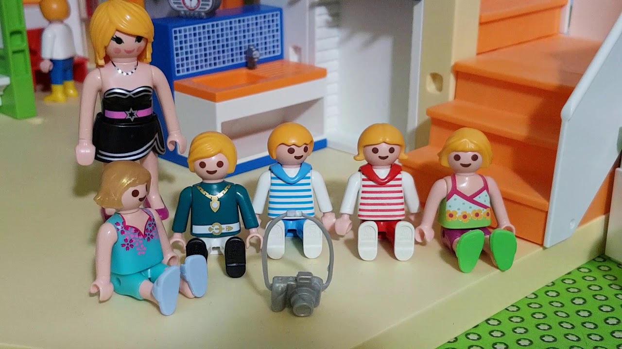 Playmobil Film Deutsch 📹 Windeln 💩tragen und Babybrei 🍿🌯🍲 essen Kinderwelt👭 Familie Wurst🍖🌮