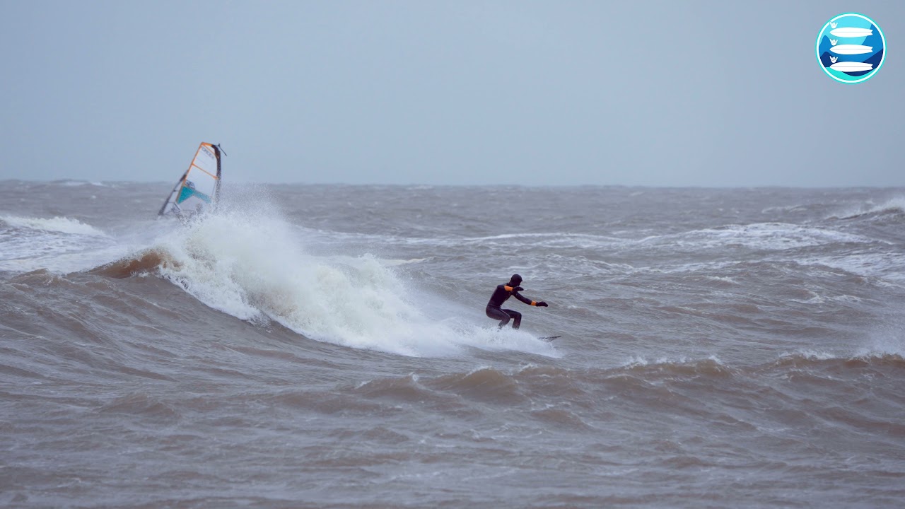 Scheveningen.Surf: 4 Mei ochtend storm surf
