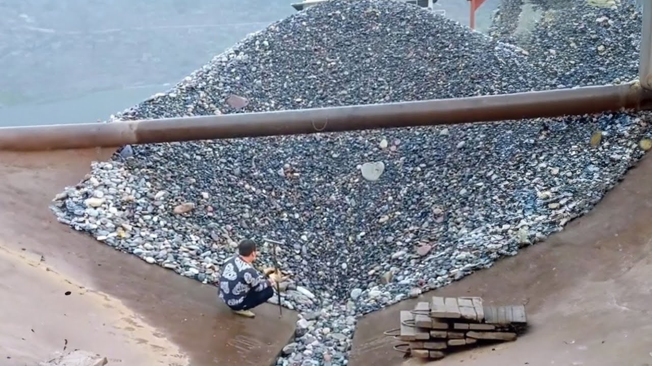 Barge unloading | Satisfying video