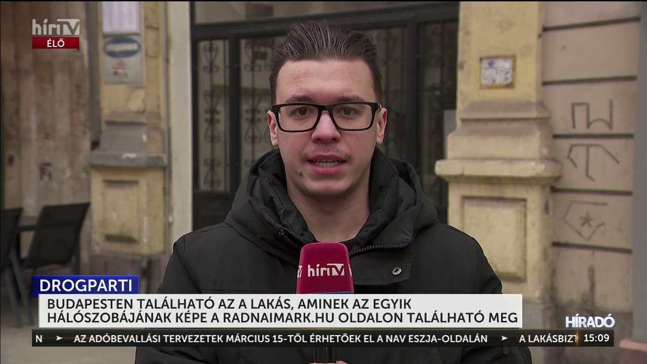 Budapesten található az a lakás, aminek az egyik hálószobájának képe a radnaimark.hu-n találhaható