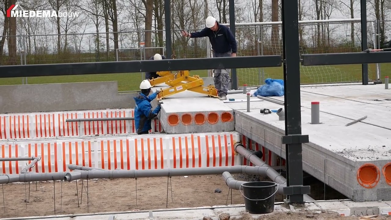 Kanaalplatenvloer leggen bij VVGrijpskerk