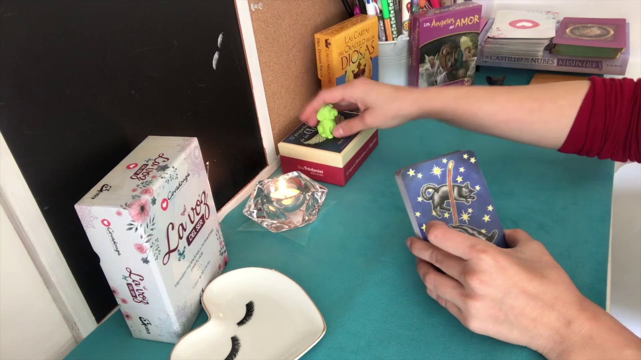 🥰Qué siente por mí y que pasara entre nosotros? 🤷🏻‍♀️Tarot interactivo #tarot2019 #tarot #amor