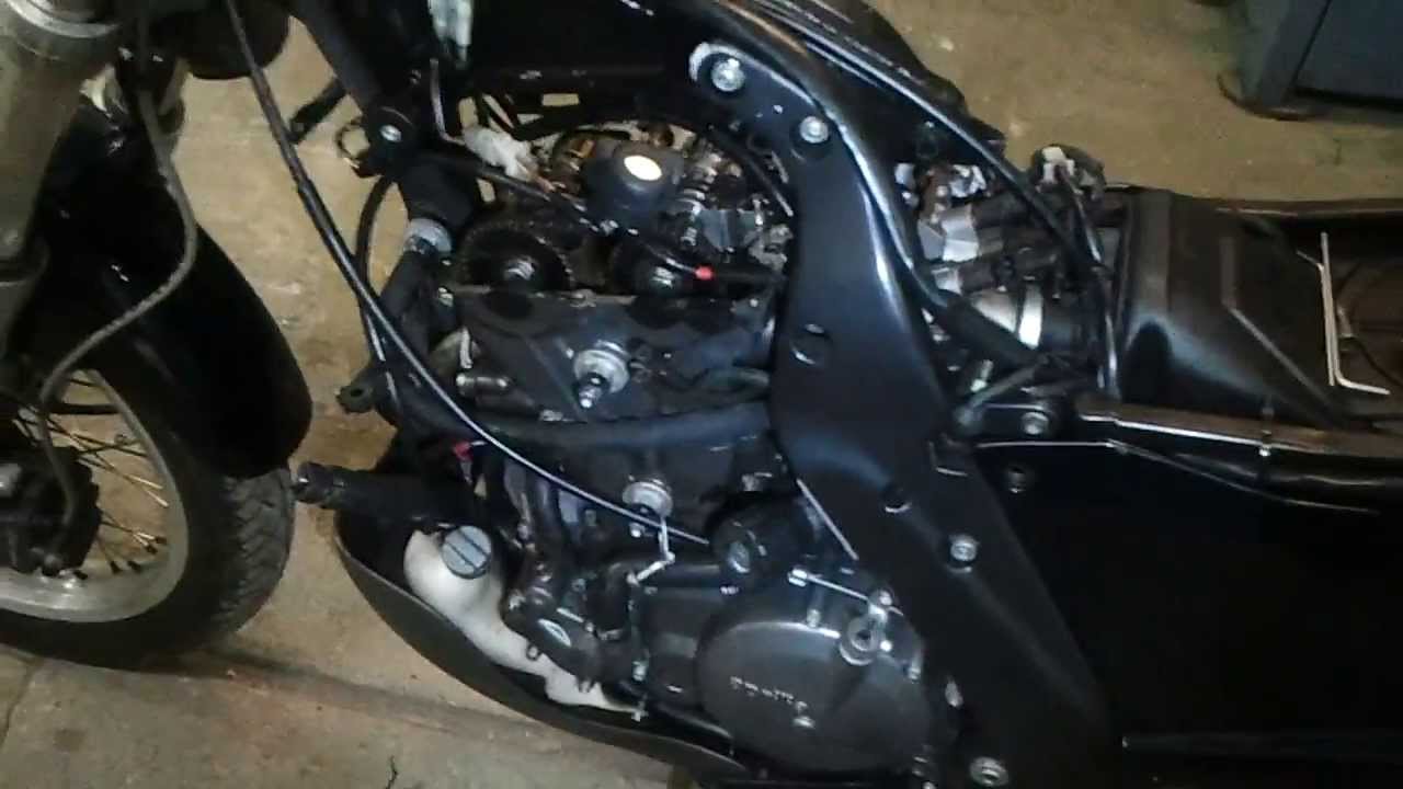 Wymiana uszczelki pod głowicą Aprilia Pegaso 650 I.E. part 1