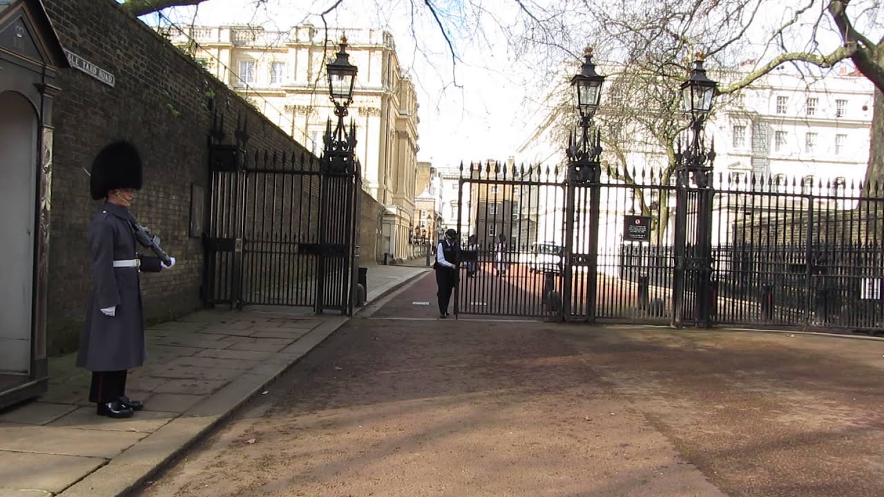London, Clarence House, Changing Guards
