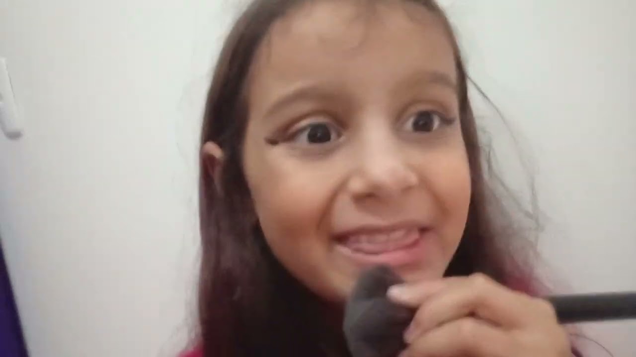 maquiando com a prima pessega