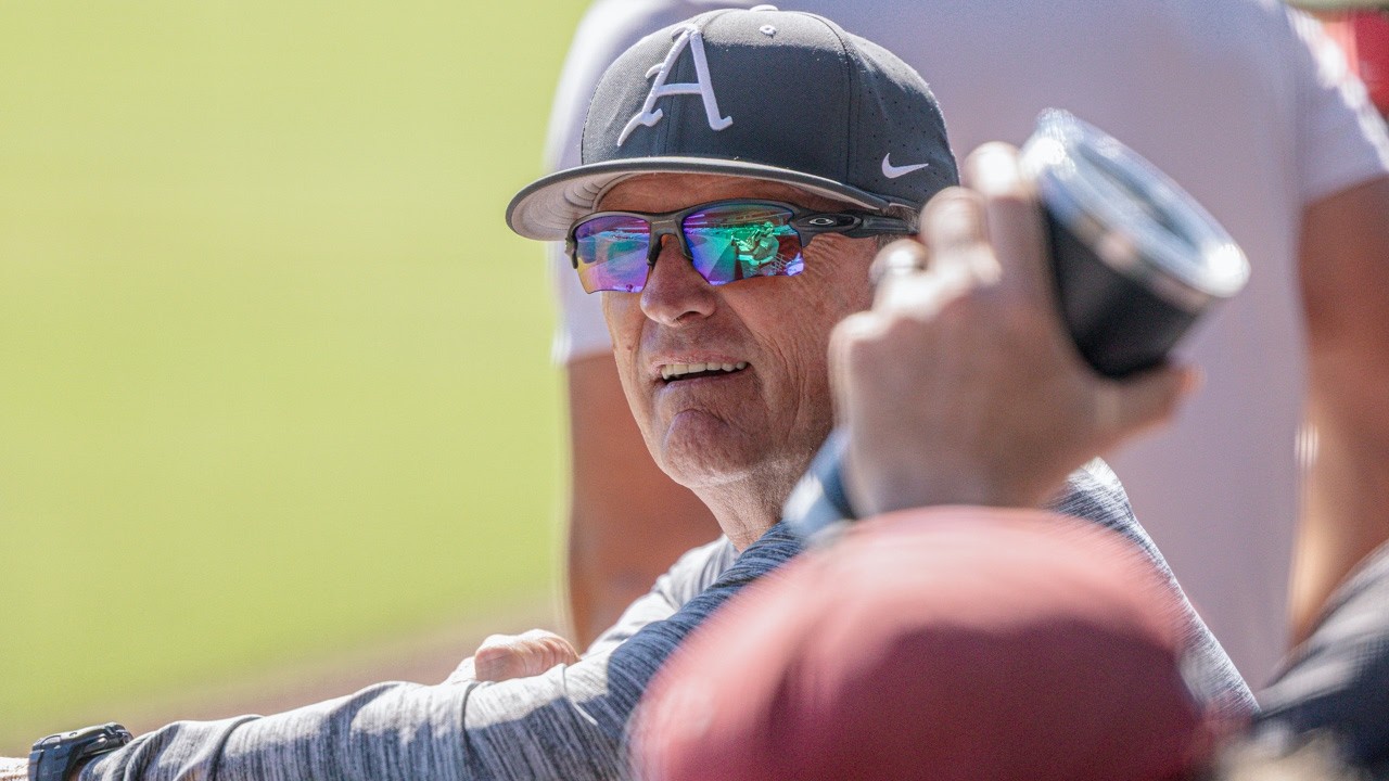 Главный тренер «Рейзорбэкс» Дэйв Ван Хорн делится своими прогнозами на предстоящий сезон в переры...