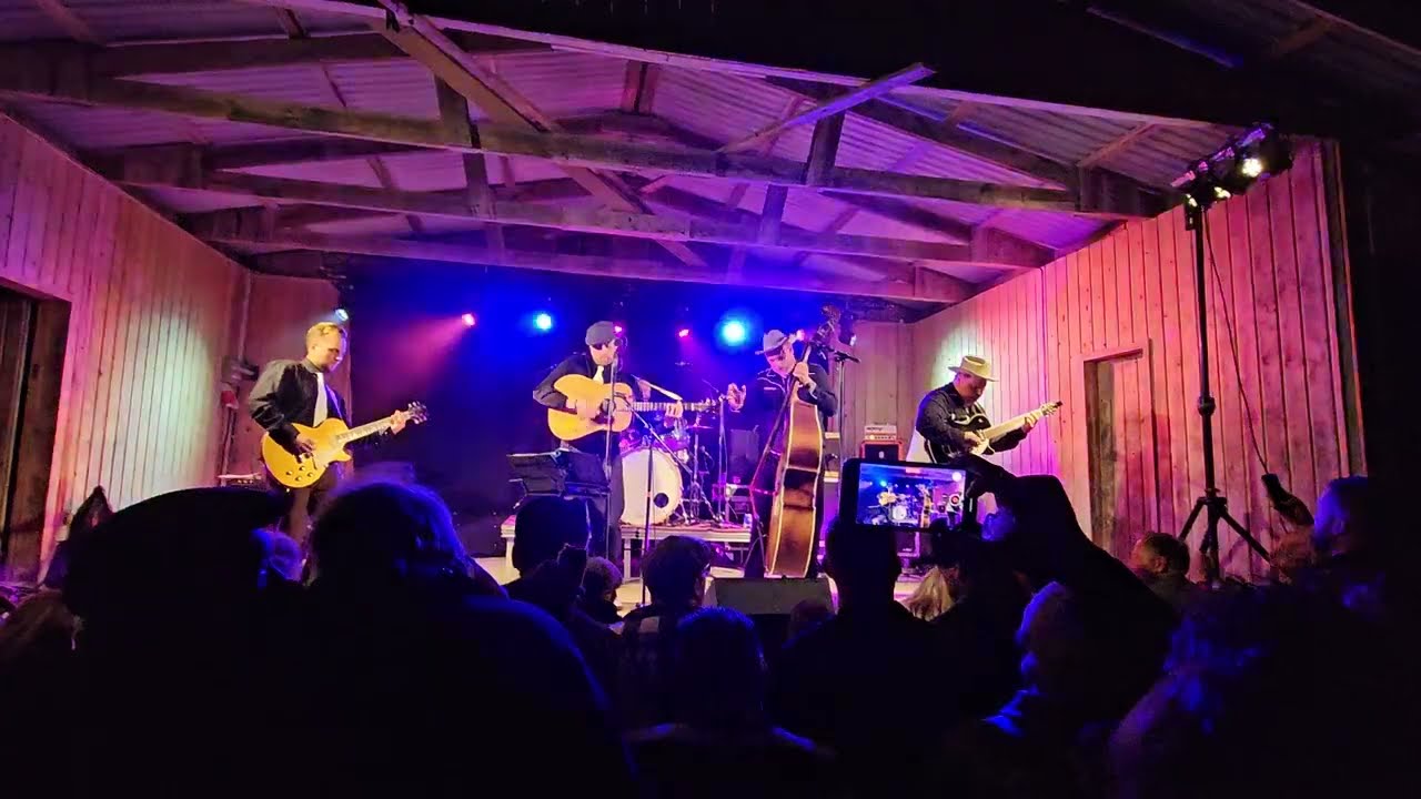 Shake it up and move - Okawango Outlaws