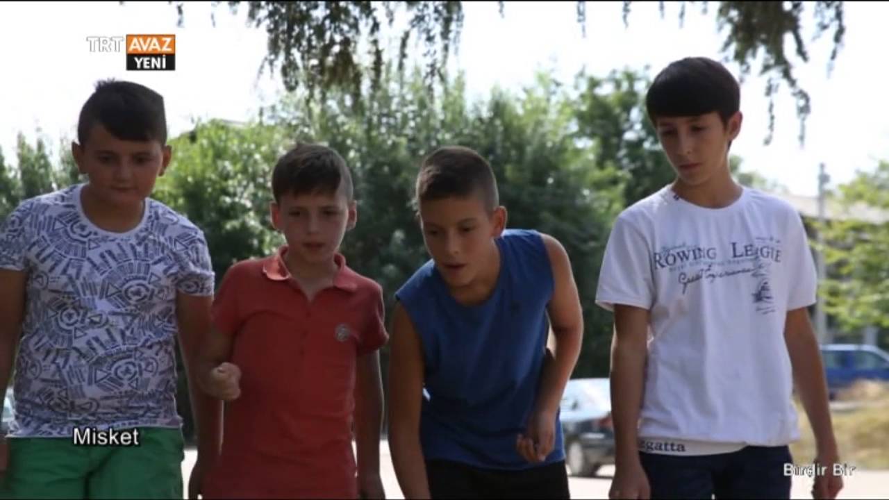 Üçgen Nasıl Oynanır? / Misket Oyunu - Makedonya - Birdirbir - TRT Avaz