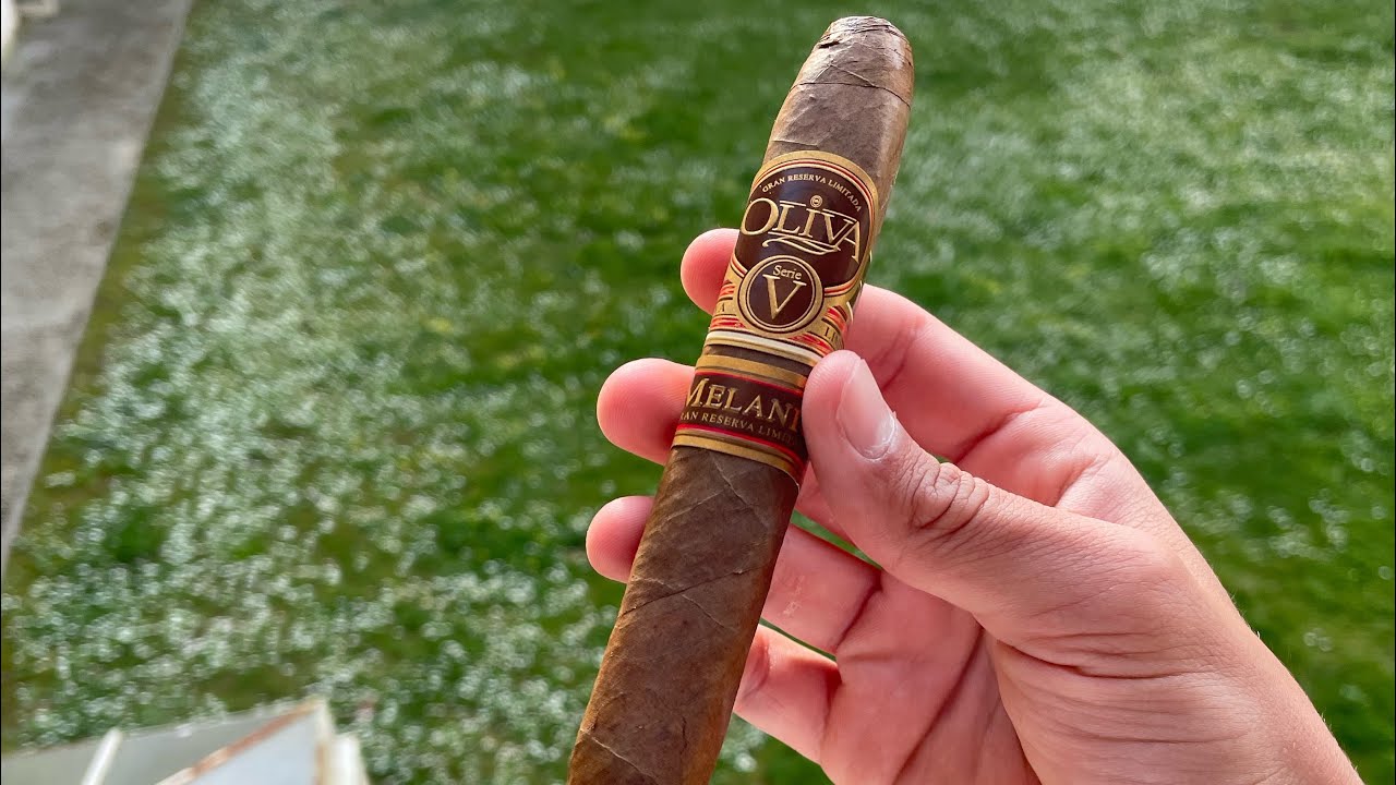 SMOKING A OLIVA SERIE V MELANIO FIGURADO GRAN RESERVA LIMITADA🍫🔥🇳🇮#cigar  #luxury #ytshorts #fyp