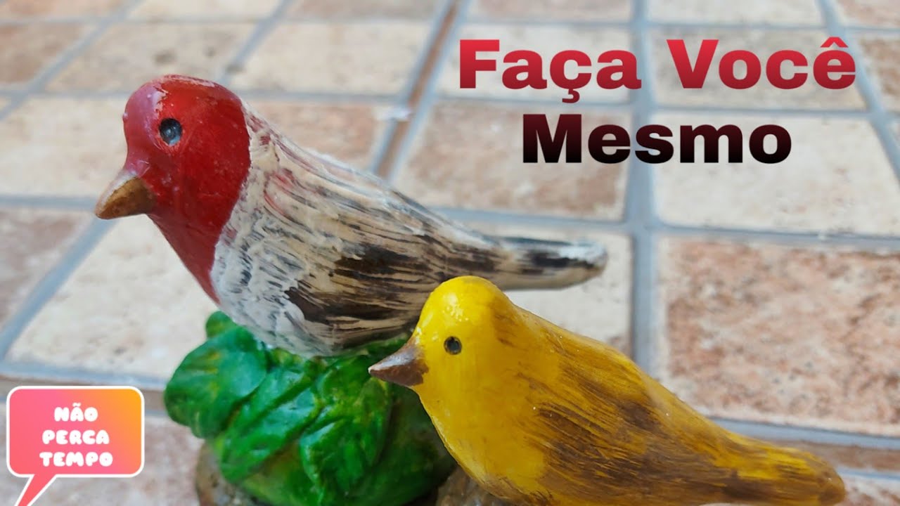 Passarinho feito com papel amassado e massa de modelar caseira