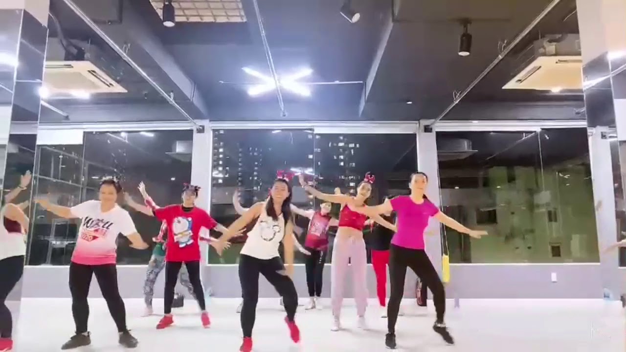 Here Comes Santa Claus - Alex Aiono - Zumba Dance - Choreo by Thanh Xuan