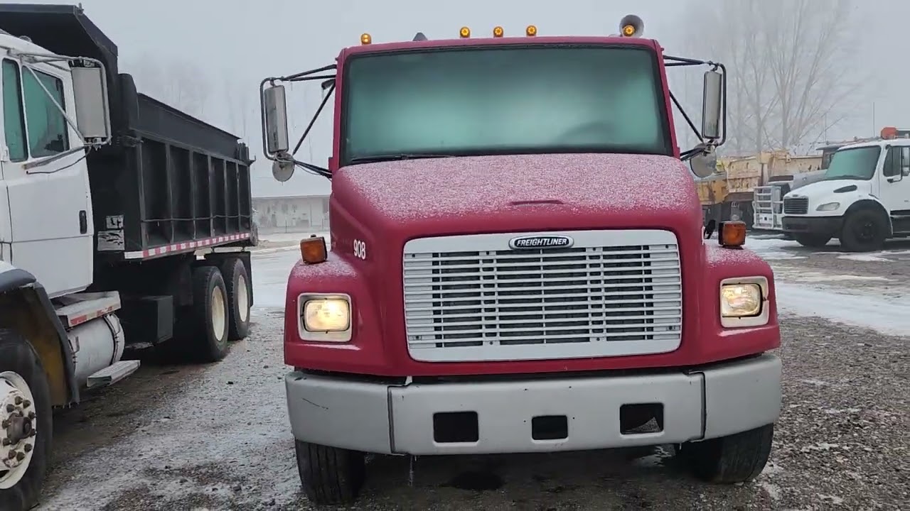 1998 Freightliner FL70 truck with 3126 Cat motor, cold start, walk around