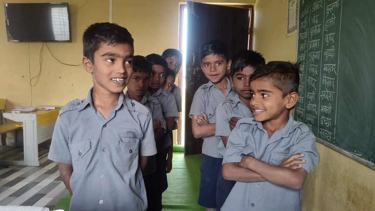 प्रश्नांचे उत्तर  म  या अक्षरावरून आले पाहिजे....