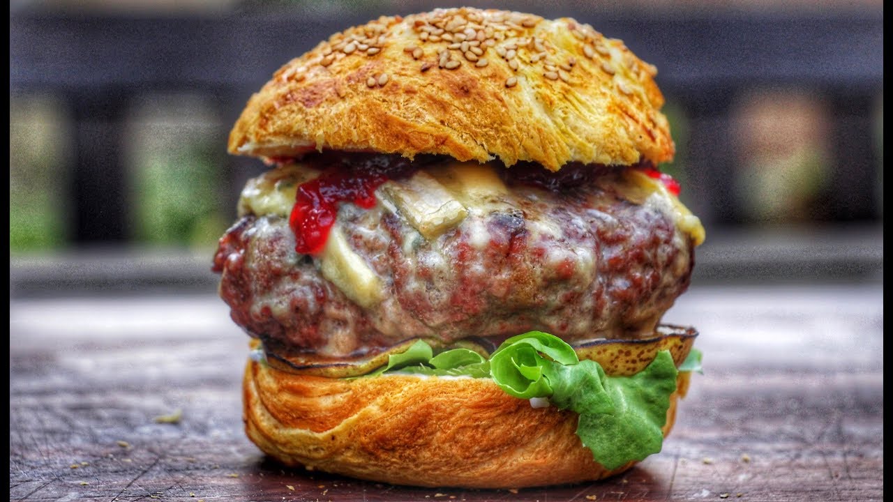 Französischer BURGER mit Croissant-BUNS - deutsches Grill- und BBQ-Rezept - 0815BBQ