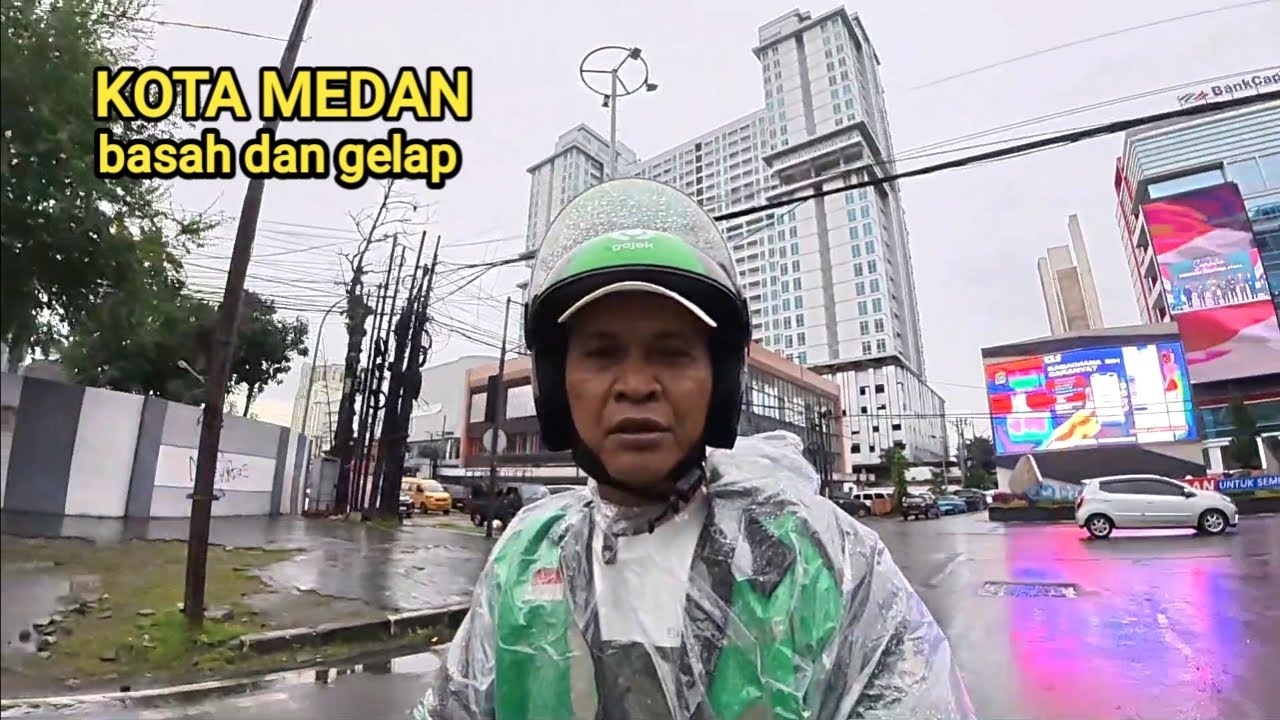 KELILING PUSAT KOTA MEDAN SAAT HUJAN GERIMIS | SUMATERA UTARA | MOTOVLOG