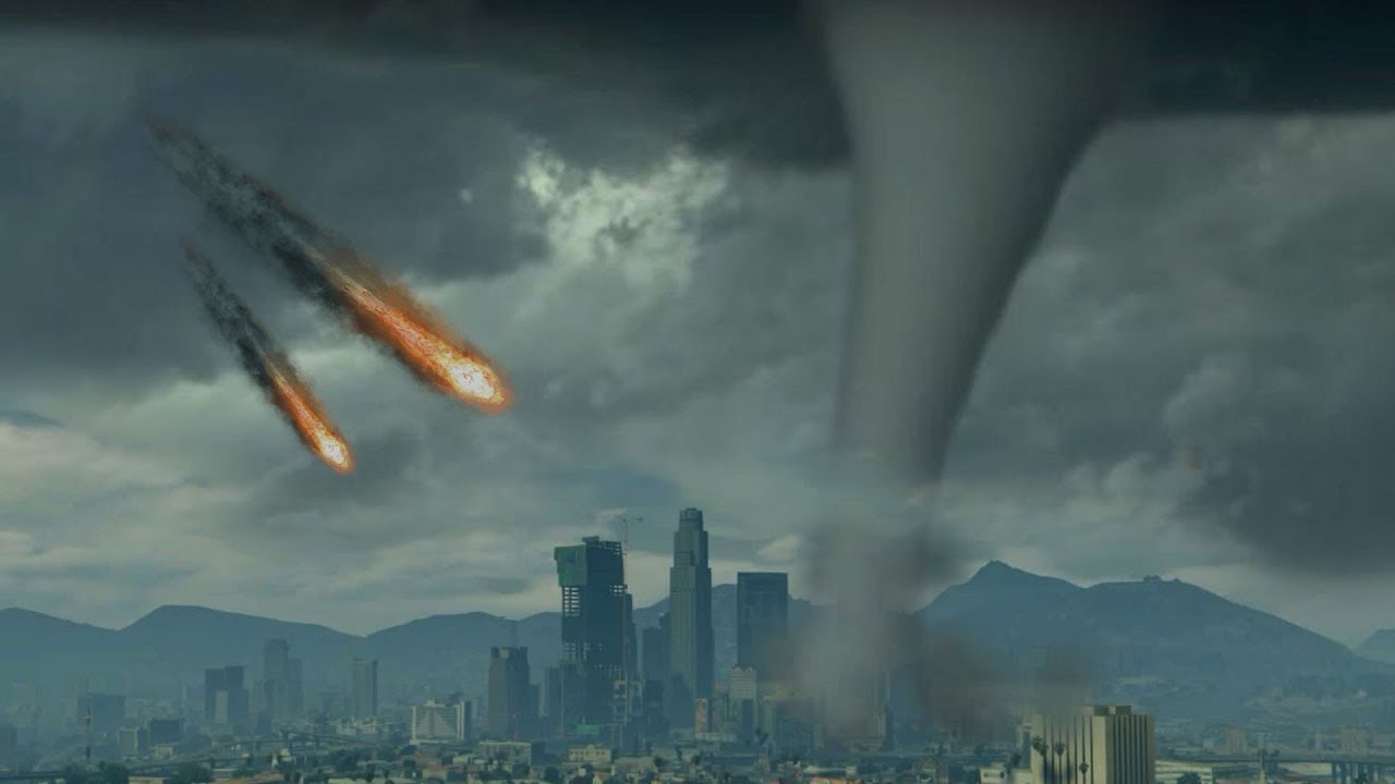 SCARY TORNADO AND METEORS HIT THE CITY! Can We Survive? GTA V Real Life Mod