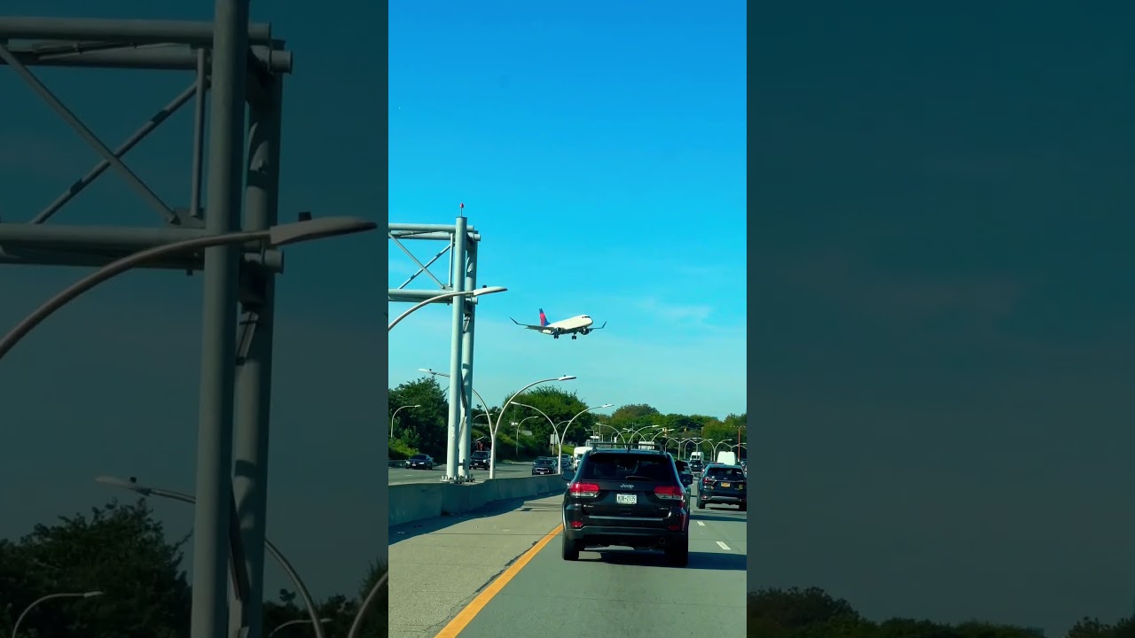 Delta landing on LaGuardia airport #queen #laguardia #