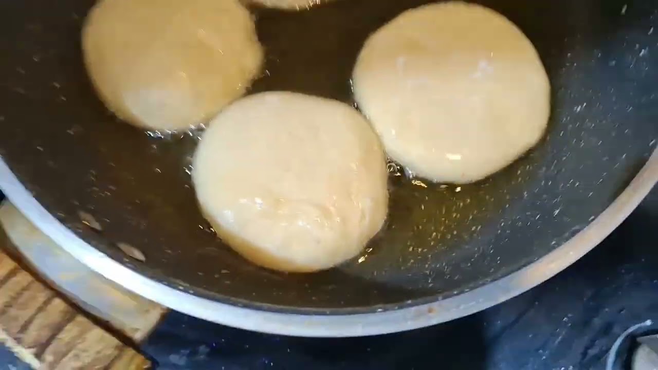Praktek Bioteknologi membuat donat. Zasqia dan Komang 12.4
